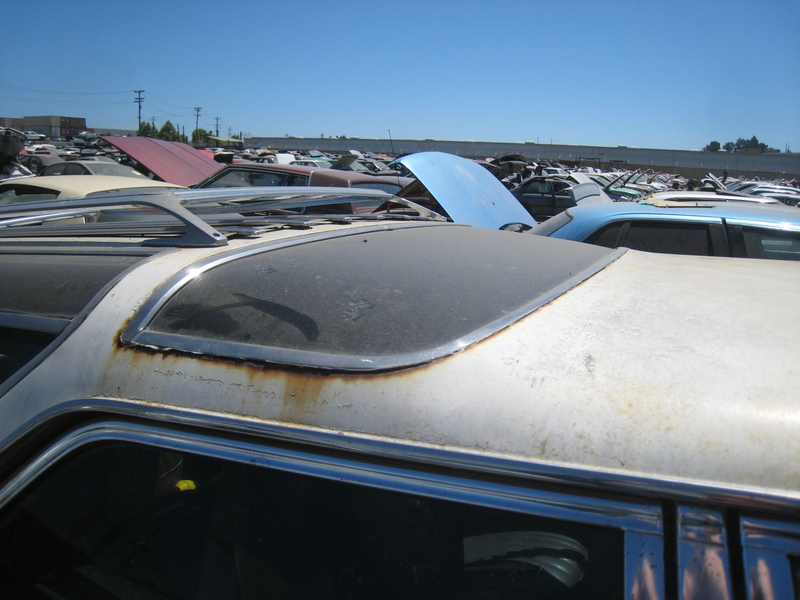 Illustration for article titled Oldsmobile Vista Cruiser Gets Last View Of California Sky Through Roof Windows